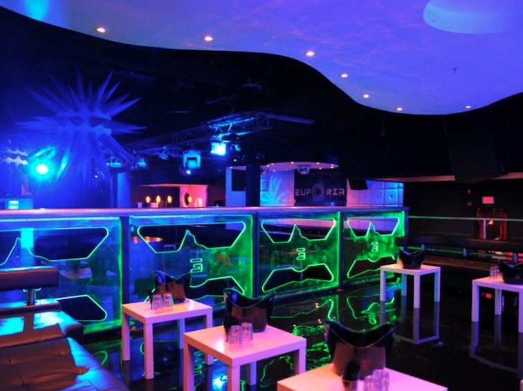 Club Space Miami - Bottle Service and VIP Table Booking