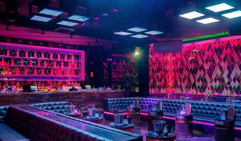 Wall Lounge Miami - Bottle Service and VIP Table Booking