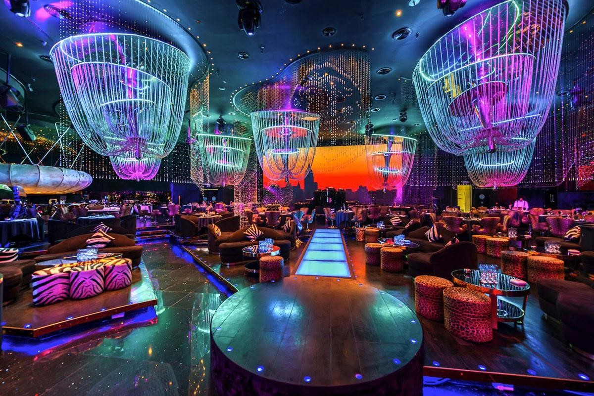 10 Of The World's Most Luxurious Club Bookers